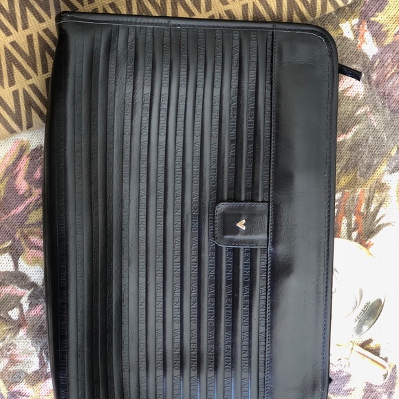 Vintage Valentino Clutch Logo Embossed Leather - Picture 6 of 8